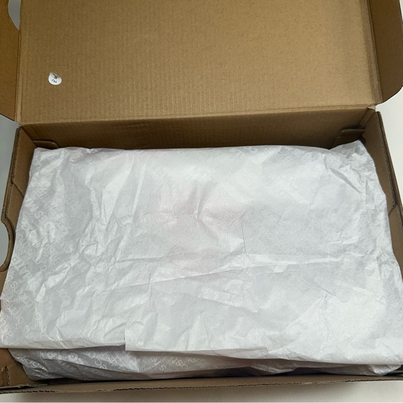 NWT Adidas Ultraboost Running Shoes - Size 7 - Picture 6 of 6